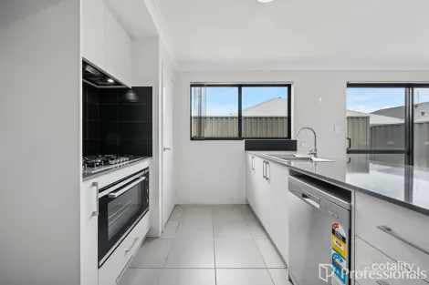 Property photo of 8 Encounter Road Byford WA 6122