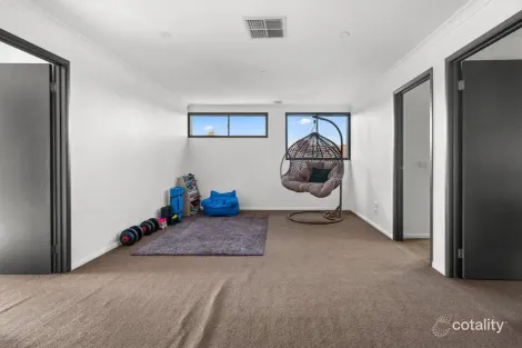 Property photo of 33 Rose Grange Boulevard Tarneit VIC 3029