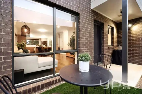 Property photo of 11 Jarvis Walk Westmeadows VIC 3049