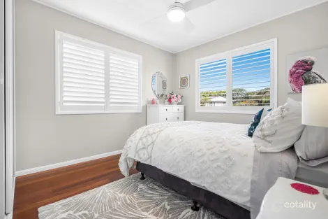 Property photo of 11 Euston Street Wynnum West QLD 4178