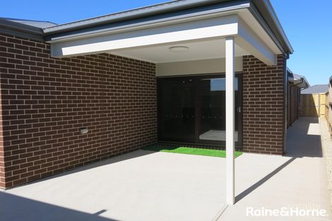 Property photo of 3 Roaming Drive Fraser Rise VIC 3336