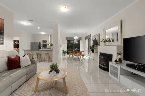 Property photo of 3 Lowanna Street Berwick VIC 3806