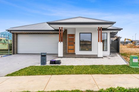 8 Mcfarlane Ave, Googong, NSW 2620