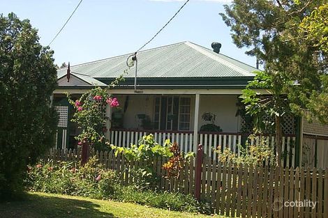 42 Burns Pde, Chapel Hill, QLD 4069