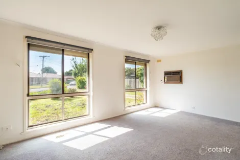 15 Blackwood Dr, Melton South, VIC 3338