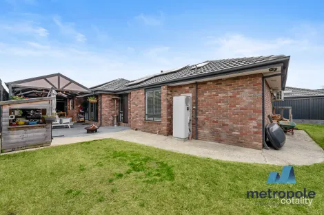 Property photo of 6 Cliveden Close Narre Warren South VIC 3805