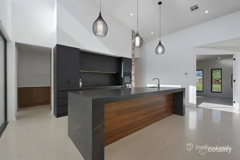 Property photo of 10 Pascoe Avenue Maryborough VIC 3465