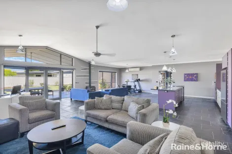 Property photo of 11 Willott Close Eglinton NSW 2795