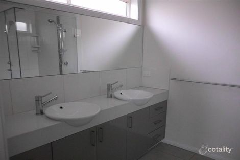 Property photo of 40 Ebony Street Cranbourne VIC 3977