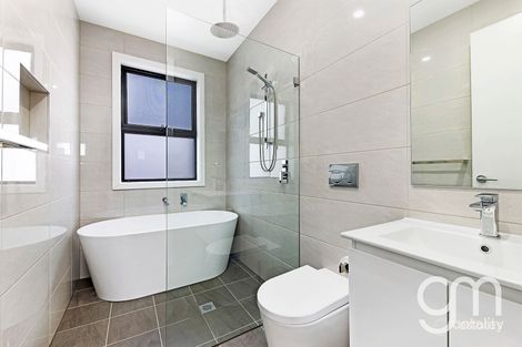 14 Caroline Cres, Georges Hall, NSW 2198