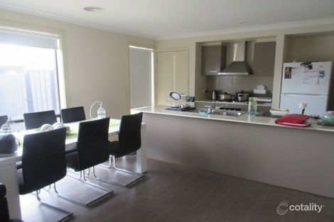 Property photo of 5 Peppertree Parade Craigieburn VIC 3064