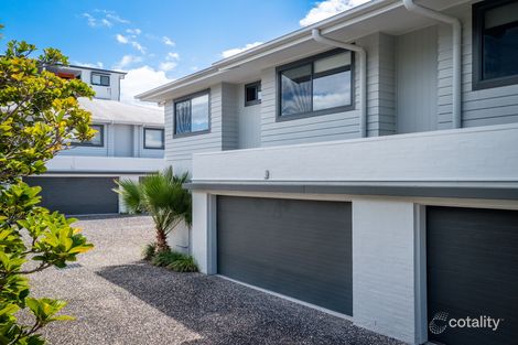 2/111 Pohlman St, Southport, QLD 4215