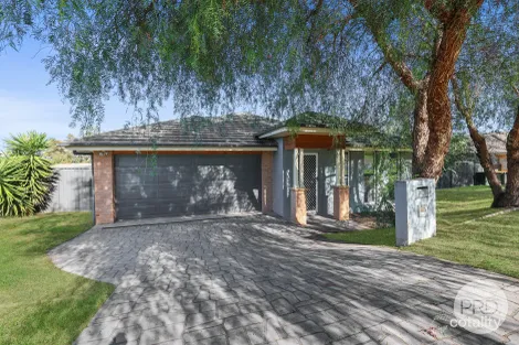 Property photo of 17 Regal Park Drive Oxley Vale NSW 2340