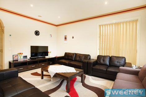 Property photo of 32 Naracoorte Drive Caroline Springs VIC 3023