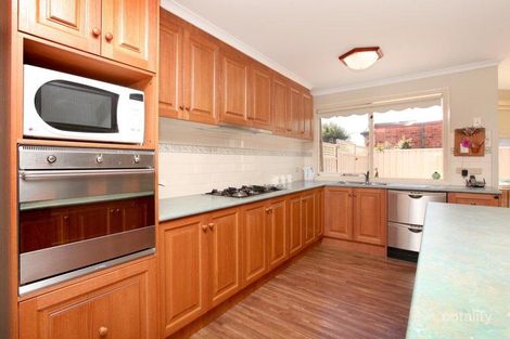 Property photo of 8 Castlemaine Way Caroline Springs VIC 3023