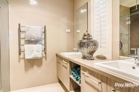 Property photo of 3 Chantenay Parade Cranbourne North VIC 3977