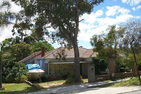 8 Thongsbridge St, Menora, WA 6050