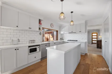 Property photo of 8 Oscar Court Berwick VIC 3806