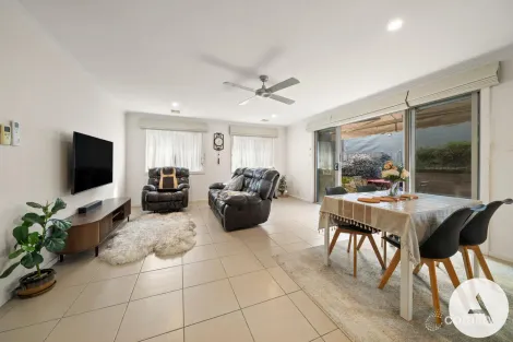 Property photo of 6 Dymphna Place Franklin ACT 2913