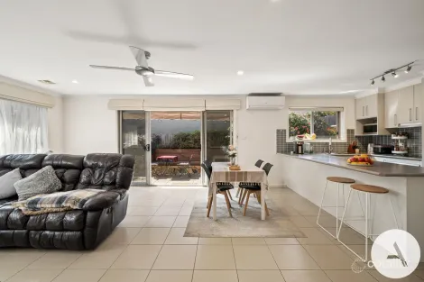 Property photo of 6 Dymphna Place Franklin ACT 2913