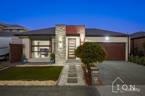 8 Bluebank Ave, Clyde North, VIC 3978