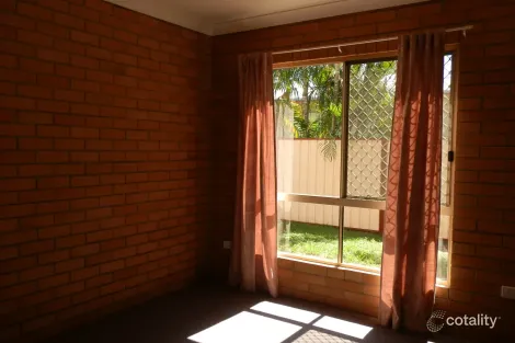 Property photo of 2/24 Statesman Drive Emerald QLD 4720