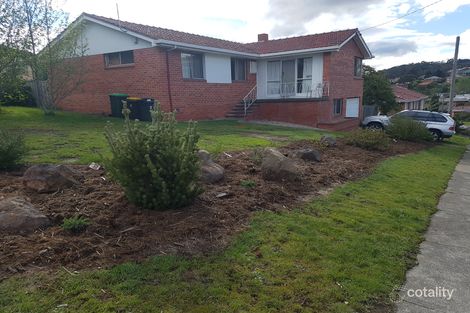 35 Henley St, Lindisfarne, TAS 7015