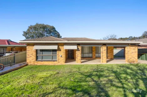 Property photo of 21 Pinaroo Drive Glenfield Park NSW 2650