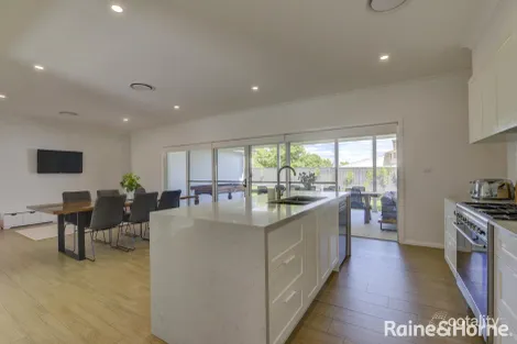 Property photo of 6 Overlanders Way Hillvue NSW 2340