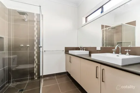 Property photo of 27 Ardent Crescent Cranbourne East VIC 3977