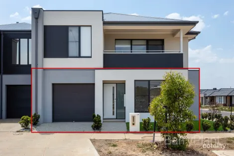 Property photo of 35 Wedgebill Circuit Werribee VIC 3030