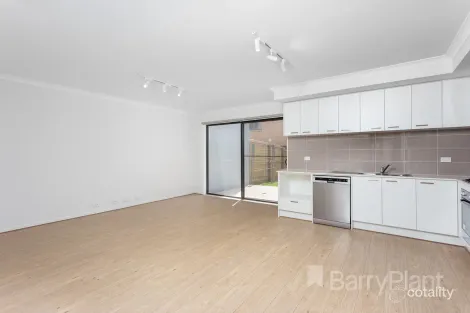 Property photo of 35 Wedgebill Circuit Werribee VIC 3030