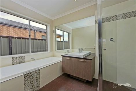 Property photo of 17 Sotiria Way Clyde North VIC 3978