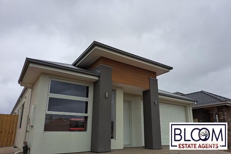 30 Lorikeet Cct, Rockbank, VIC 3335