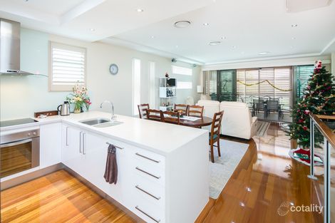 Property photo of 2/8 Eider Avenue Paradise Point QLD 4216