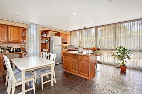 Property photo of 23 Winters Way Doncaster VIC 3108