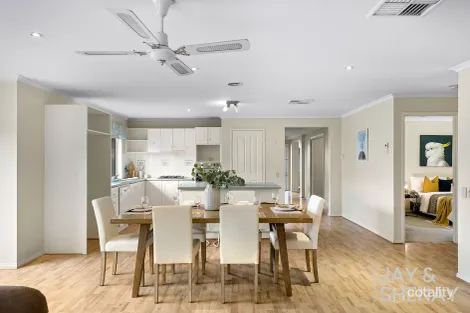 Property photo of 4 Grantham Crescent Berwick VIC 3806