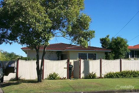 11 Yanderra Ave, Arana Hills, QLD 4054