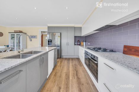 Property photo of 2 Jillard Walk Hoppers Crossing VIC 3029