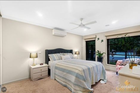 Property photo of 12 Phoenix Grove Fraser Rise VIC 3336
