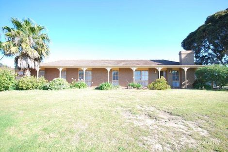 6 Lamont Cres, Cranbourne, VIC 3977