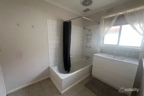 Property photo of 3/82 Thackeray Road Reservoir VIC 3073