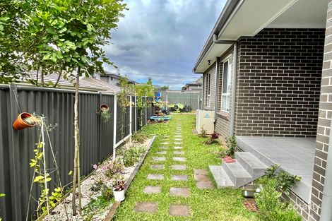 Property photo of 1 Ashgrove Close Jordan Springs NSW 2747