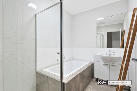 Property photo of 11 Freiberger Grove Clyde North VIC 3978