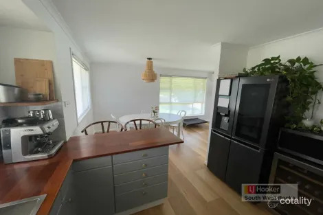 Property photo of 14 Michael Place South West Rocks NSW 2431