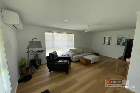 Property photo of 14 Michael Place South West Rocks NSW 2431