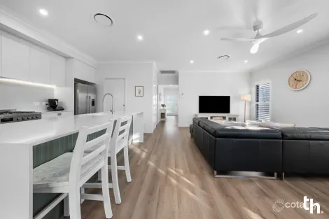 Property photo of 7 Lucia Crest Cameron Park NSW 2285