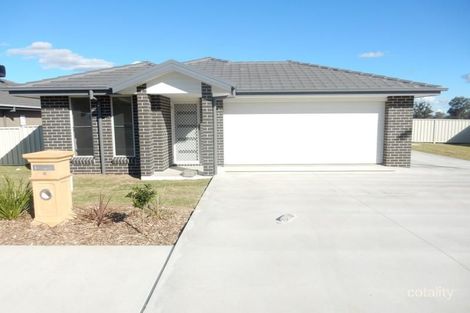 4 Lake Pl, North Tamworth, NSW 2340