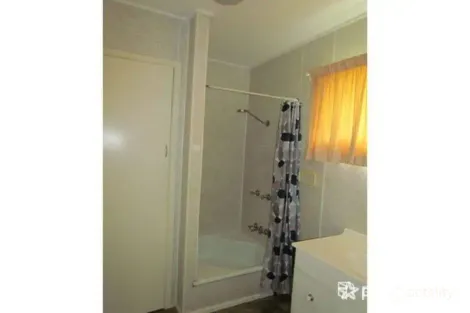 Property photo of 1/4 Bedsor Street West Gladstone QLD 4680