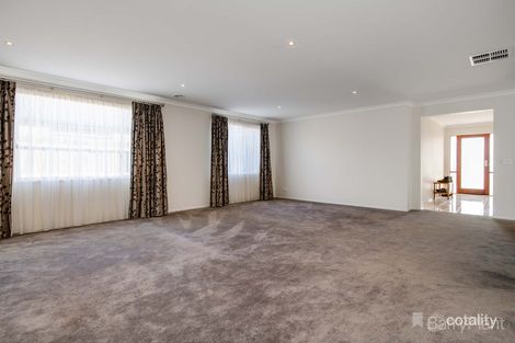 Property photo of 8 Licodia Drive Pakenham VIC 3810